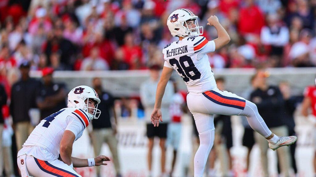 Unranked Auburn upsets top-ranked Georgia with walk-off field goal, marking wild feat not seen in 36 years