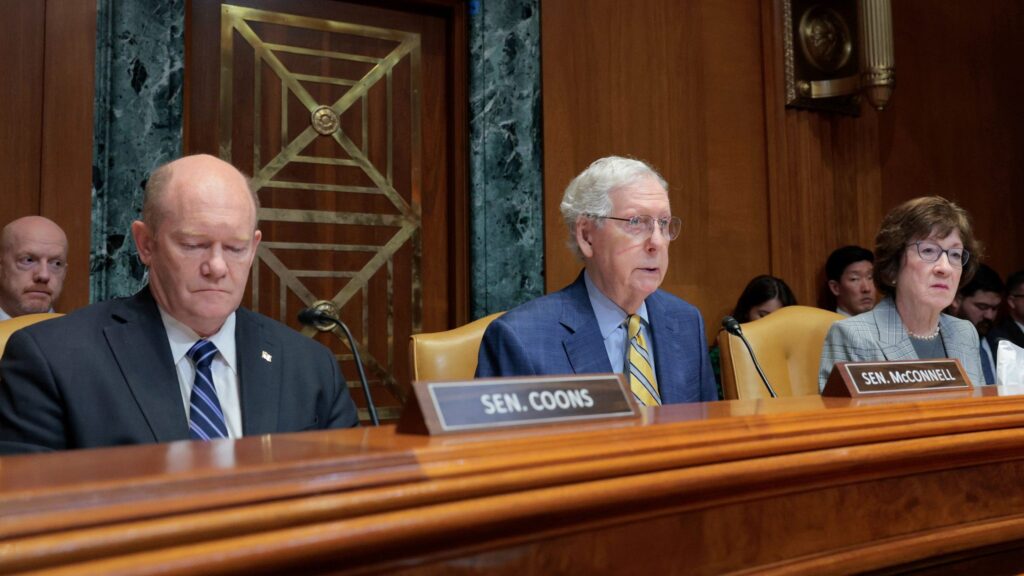 Bipartisan senators press Trump to scrap Russia diesel deal