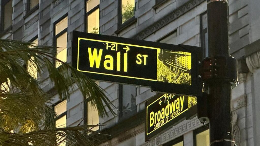 Softer jobs data quiets Wall St rate-hike expectations
