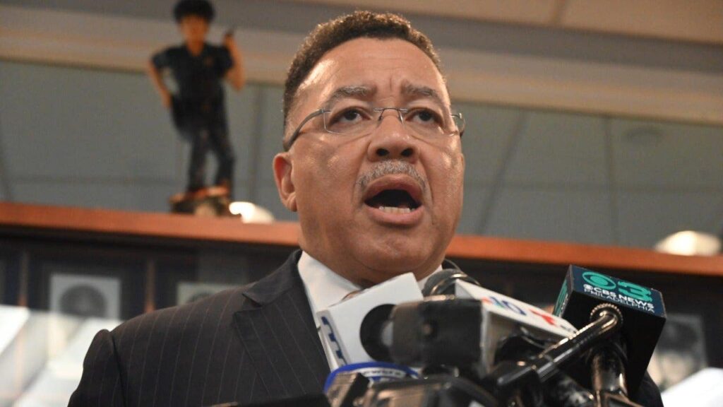 Philadelphia police ambush leaves 2 officers shot, suspect arrested