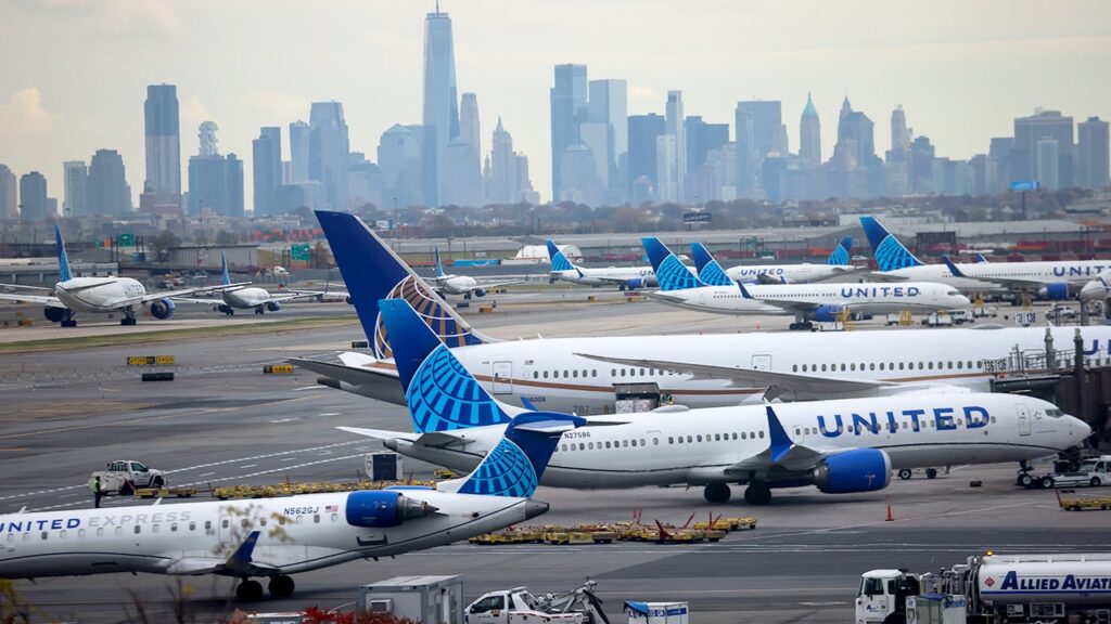 United Airlines flight diverted after passenger allegedly texts hijack threat