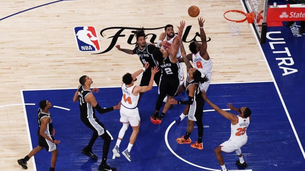 Knicks fan recreates OG Anunoby’s signature Game 4 tip-in with skeletons in iconic Halloween setup