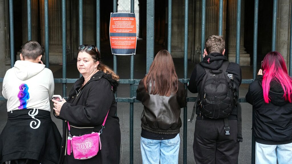 World-famous museum rejects tourists as France deploys 70,000 law enforcement officers