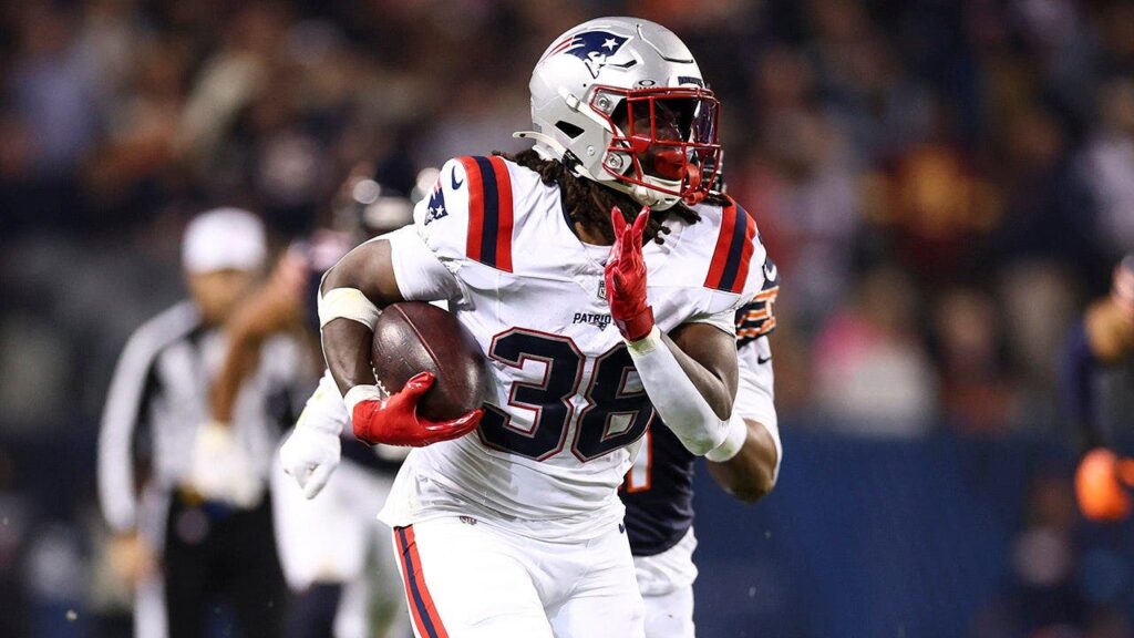 Rhamondre Stevenson’s miraculous 48-yard touchdown stuns Bears as clock expires in first half