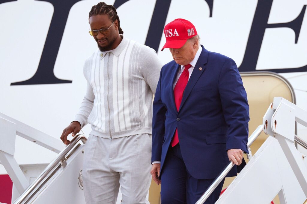 Former NFL All-Pro running back joins President Trump for Georgia midterms rally